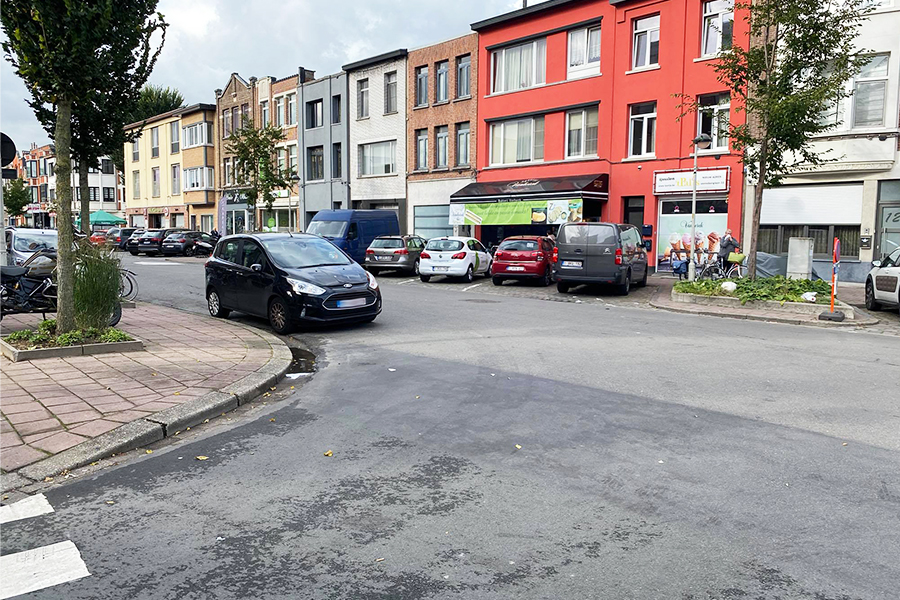deurne leeft bakker dubbel parkeren foutparkeren boete politie antwerpen